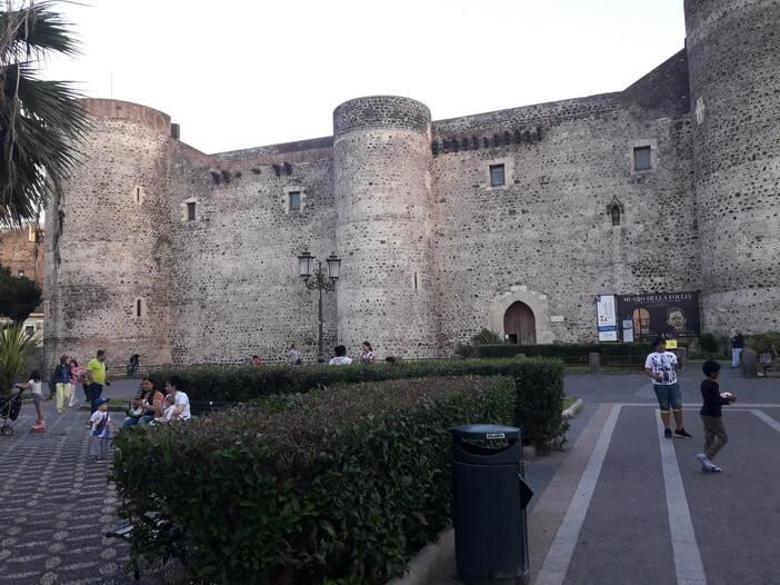 Замок Урсино в Катании