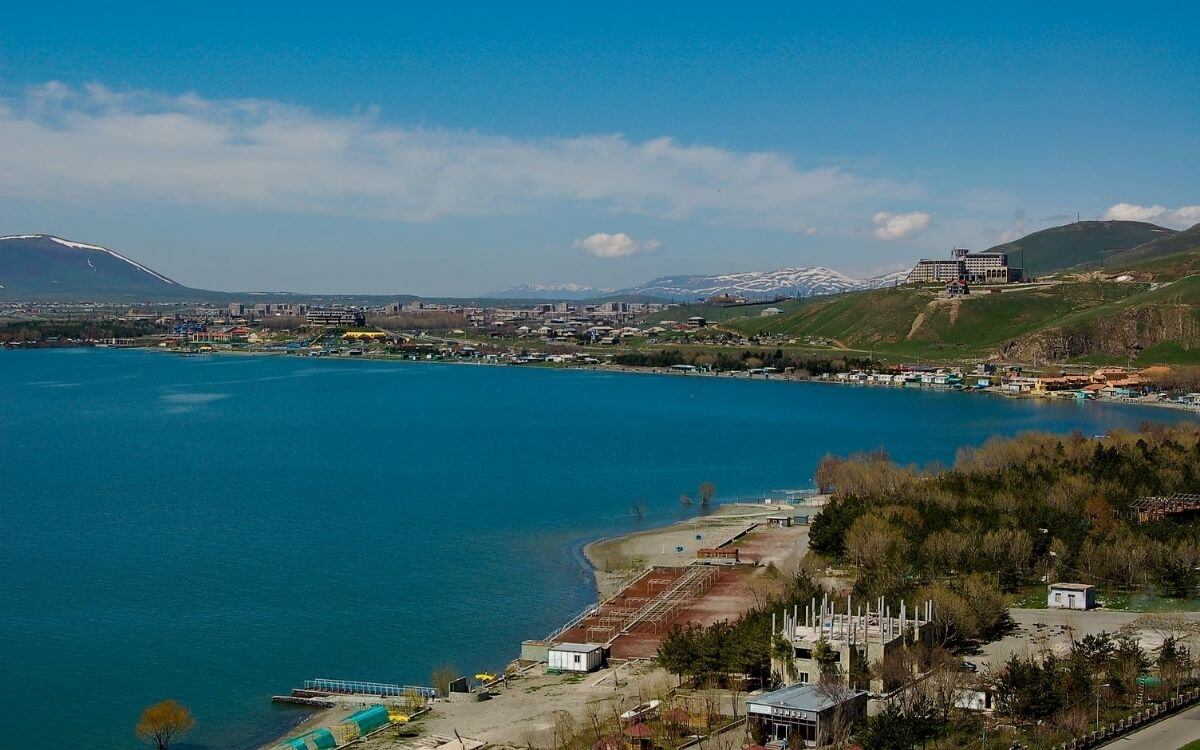 Озеро в ереване севан фото